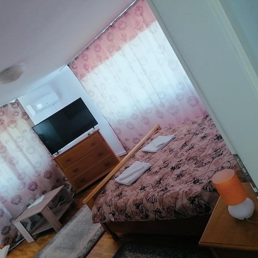 Hotel Stars Livezeni Ivanesti Exteriér fotografie